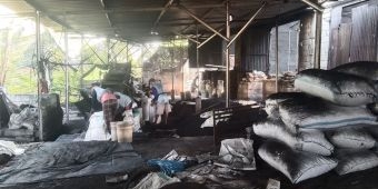 Sebabkan Sesak Napas, Warga Desa Guyung Ngawi Keluhkan Asap Pembakaran Batok Kelapa