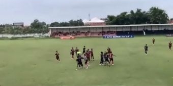 Laga Uji Coba Persepam Vs Perseba Berubah Jadi Ajang Adu Jotos Antarpemain dan Ofisial