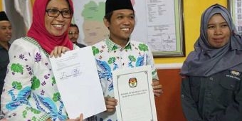Pilbup Lumajang: Pasangan Thoriqul Haq - Indah Amperawati Langsung Daftar ke KPU di Hari Pertama