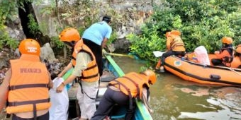 Cegah Banjir, Kades Sukorejo Gresik Gandeng BPBD, DLH dan UISI Bersih-Bersih Kali Lamong
