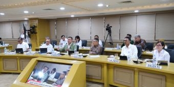 Rapat dengan Komite I DPD RI, Menteri Nusron Tegaskan Komitmen Kepastian Hukum Tanah Ulayat