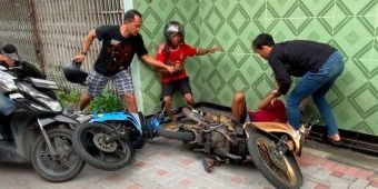 Sudah Beraksi 7 Kali, Dua Tersangka Curanmor Dibekuk Polsek Simokerto saat Dorong Motor Curian