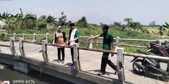 Tinjau Bau Busuk di Sungai Wrati, Ketua DPRD Pasuruan Nyaris Muntah