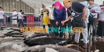 Khofifah Siap Koneksikan Tuna Sirip Kuning Andalan TPI Sendang Biru dengan Industri