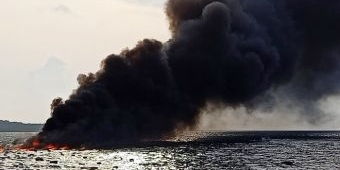 Perahu Pengangkut BBM di Perairan Sapudi Sumenep Terbakar