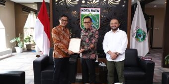 Badan Pertanahan Serahkan 6 Sertifikat Aset Redistribusi Tanah kepada Pemkot Batu