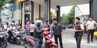 Polres Kediri Bagikan Takjil Gratis ke Masyarakat Selama Ramadhan