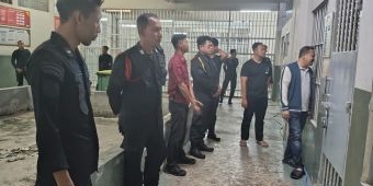 Pastikan Keamanan Blok Hunian saat Ramadhan, Kalapas IIA Madiun Lakukan Kontrol Keliling