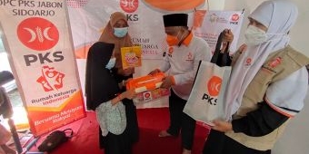 Peringati Hari Anak Nasional, PKS Jatim Bagikan Paket Nutrisi di Jabon Sidoarjo