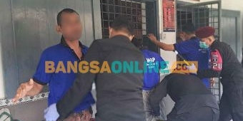 Cegah Peredaran Narkoba dan Barang Terlarang, Petugas Gabungan Geledah Kamar WBP Lapas Tuban