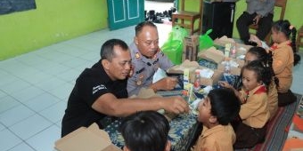 Polres Blitar Kota Inisiasi Makan Siang Bergizi Gratis di SD Negeri 6 Penataran