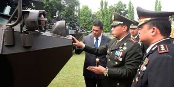 Wali Kota Kediri Ikuti Upacara HUT ke-77 TNI