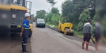 Rusak, PT RMI Bantu Perbaikan Jalan di Tiga Desa Menuju Pabrik Gula