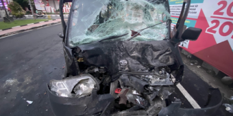 Mobil Bak Terbuka Hantam 2 Motor dan Sebuah Bus di Kota Blitar, 1 Orang Tewas