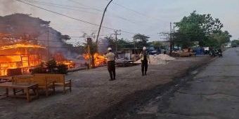 Korsleting Listrik, 2 Bangunan Kafe di Gresik Ludes Terbakar