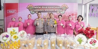 Kapolda Jatim  Kunjungi UMKM Bhayangkari Cabang Kediri Kota, Cicipi Minuman Tradisional