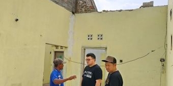 Tinjau Rumah Terdampak Angin Puting Beliung di Plosoklaten, Dhito Tawarkan Pekerjaan