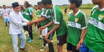 Cinta Bola, Gus Barra Hadiri Pertandingan Mubarok FC Vs Kapede Sawo FC