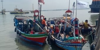 Tangkap Ikan Pakai Jaring Trawl, 3 Kapal Nelayan Diamankan Satpolairud Polres Gresik