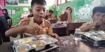 Program Makan Bergizi Gratis Mulai Dilakukan untuk Siswa di Modung Bangkalan