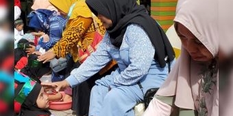 Hari Ibu, Ratusan Murid PAUD di Jombang Basuh Kaki Ibunda