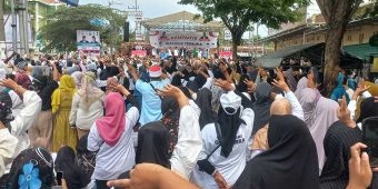 Ribuan Warga Ramaikan Kampanye Dialogis Terbuka Bareng Khofifah-Emil di Mojokerto