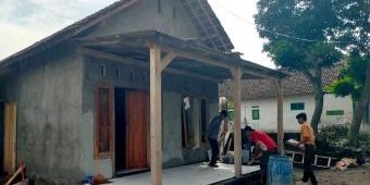 Dari Bambu Menjadi Bangunan Kokoh, TMMD Kodim Kediri ke-127 Bedah Rumah Sumiin