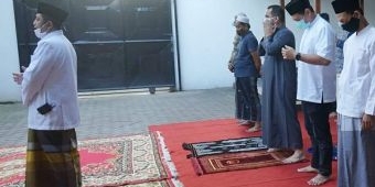 Wali Kota Kediri Beserta Keluarga Laksanakan Ibadah Salat Idul Fitri di Rumah