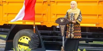 Percepat Zero ODOL 2027 di Jatim, Gubernur Khofifah Serahkan Truk Hasil Normalisasi Dimensi
