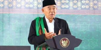 kiai-asep-pimpin-doa-presiden-prabowo-mengamini-khusuk-dalam-pembukaan-kongres-muslimat-nu