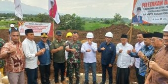 Peletakan Batu Pertama KDMP di Desa Kembangbelor, Bupati Mojokerto Apresiasi Dukungan TNI
