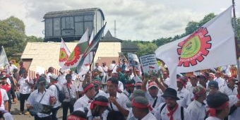 Suarakan Konflik Lahan di Ijen, Ratusan Pekerja PTPN Geruduk Kantor Bupati Bondowoso