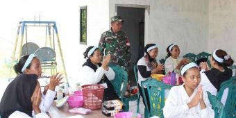 TMMD ke-126 Sidoarjo Gelar Pelatihan Tata Rias untuk Ibu dan Remaja di Desa Kedondong