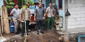 Tinjau Lokasi Longsor di Desa Gunungsari, Pj Wali Kota Batu Imbau Warga Tetap Waspada