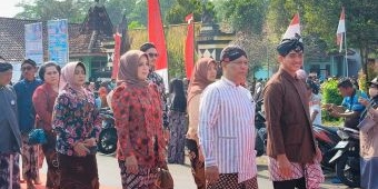 Kirab Ritual 1 Suro di Petilasan Prabu Sri Aji Joyoboyo Kediri Diikuti Bule Asal Prancis