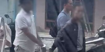 Pelaku Kocar Kacir saat Polres Bangkalan Grebek Arena Judi Sabung Ayam