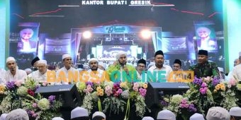 Peringati HUT ke-49 Pemkab, Bupati Gresik Gelar Sholawatan Bersama Habib Syech