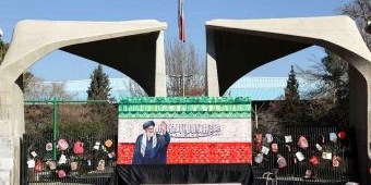 Warga Iran Gelar Upacara Penghormatan Terakhir Ayatollah Ali Khamenei