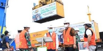 Bersama ACT dan YP3I, Gubernur Khofifah Lepas 1.000 Bantuan Beras ke Kalsel