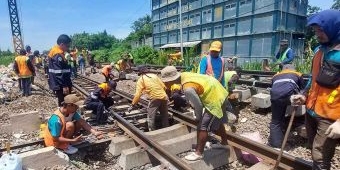 Angkutan Lebaran 2025, KAI Daop 7 Madiun Perbaiki dan Ganti Prasarana Kereta Api