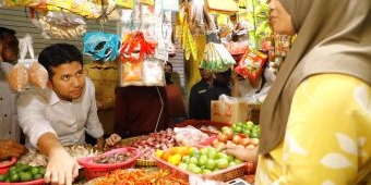 Sidak di Pasar Soponyono Jelang Ramadan, Wagub Emil: Pemprov Jatim Siap Gelar Operasi Pasar Murah