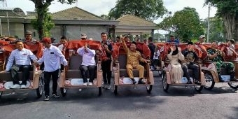 Presiden Prabowo Serahkan 100 Becak Listrik di Jombang