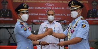 Sertijab, Gun Gun Gunawan Serahkan Tongkat Kepemimpinan Lapas Surabaya ke Jalu Yuswa Panjang