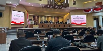 Enam Fraksi DPRD Tuban Sampaikan PU Beberapa Raperda Eksekutif