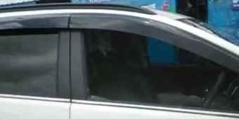 Sebuah Mobil di Pasar Ikan Hias di Kota Blitar jadi Korban Pecah Kaca, Uang Senilai Rp150 Juta Raib