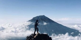 Rawan Bencana, Bolehkah Mendaki Gunung di Musim Hujan?