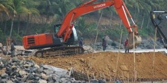 Proyek Pelabuhan Prigi Bernilai Miliaran, Tapi Tak Ada Schedule Kerja, Safety Pekerja, dan P3K