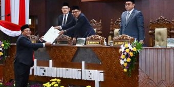 Di Sidang Paripurna DPRD Jatim, Pj. Gubernur Adhy Beberkan Strategi Genjot PAD dari JGU dan Jamkrida