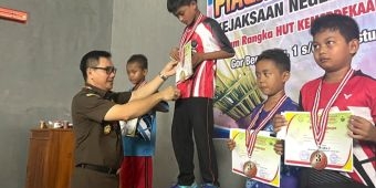 Kajari Nganjuk Tutup Kejuaraan Bulu Tangkis Antarpelajar se-Kabupaten Nganjuk Piala Adhyaksa