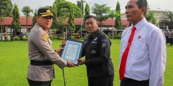 Kapolres Jombang Beri Penghargaan untuk 24 Anggota Berprestasi